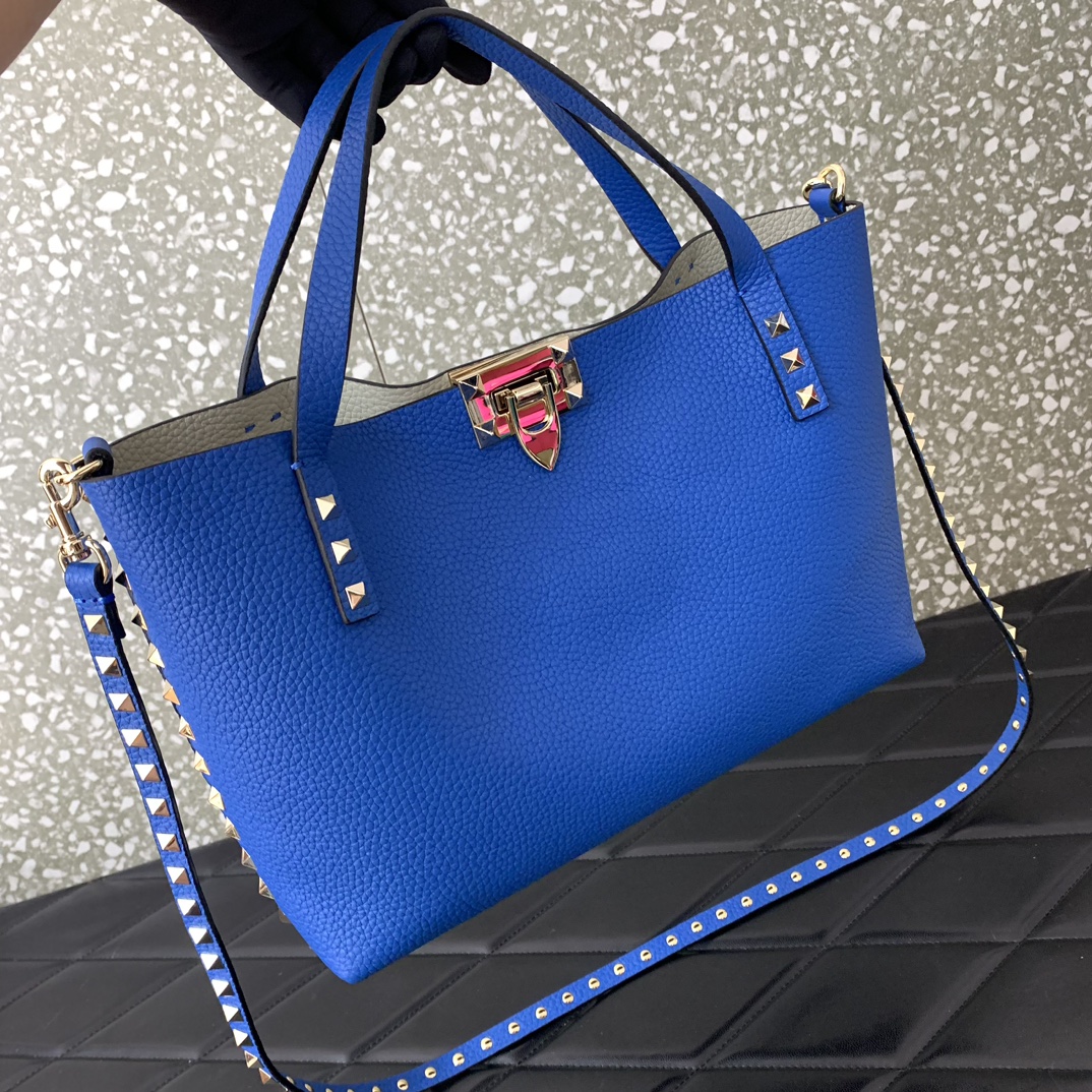 Valentino Garavani Rockstud Tote Bag in Blue Grainy Calfskin